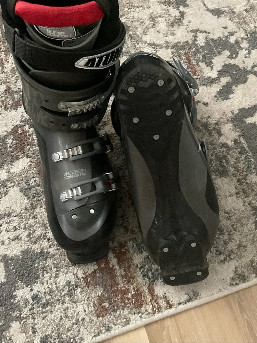 Men's Grey Ski Boots with Red Liner